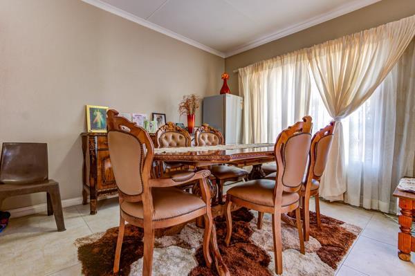 3 Bedroom Townhouse in Van Riebeeck Park
