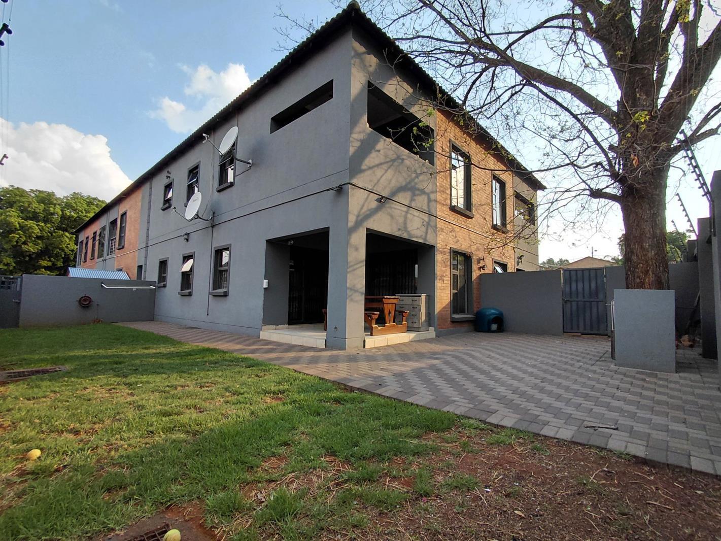 2 Bedroom Townhouse in Lyttelton Manor