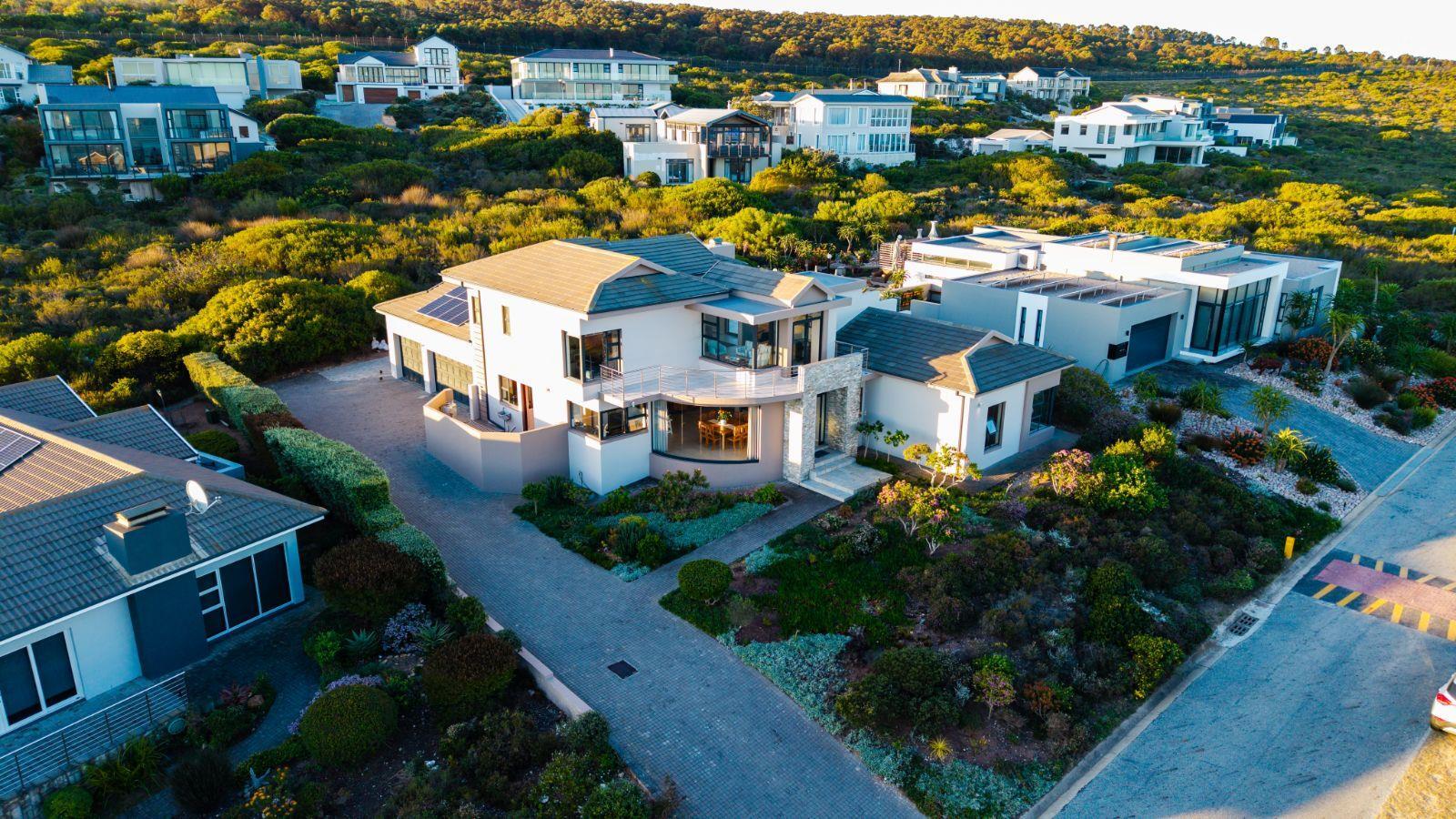 4 Bedroom House in Pinnacle Point Golf Estate