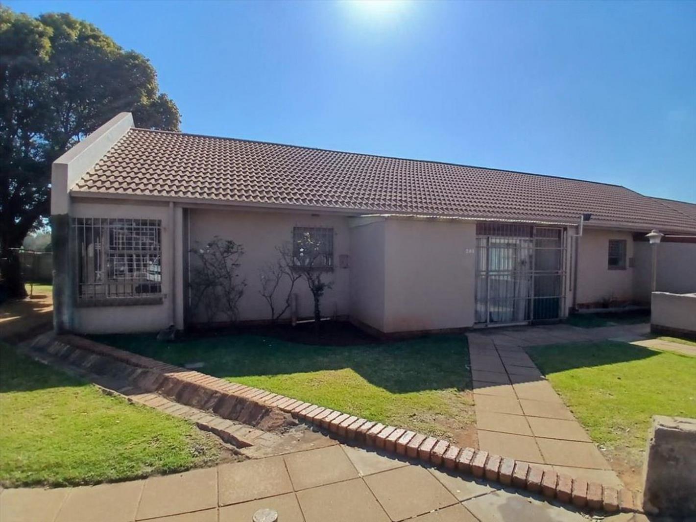 3 Bedroom Townhouse in Birchleigh North