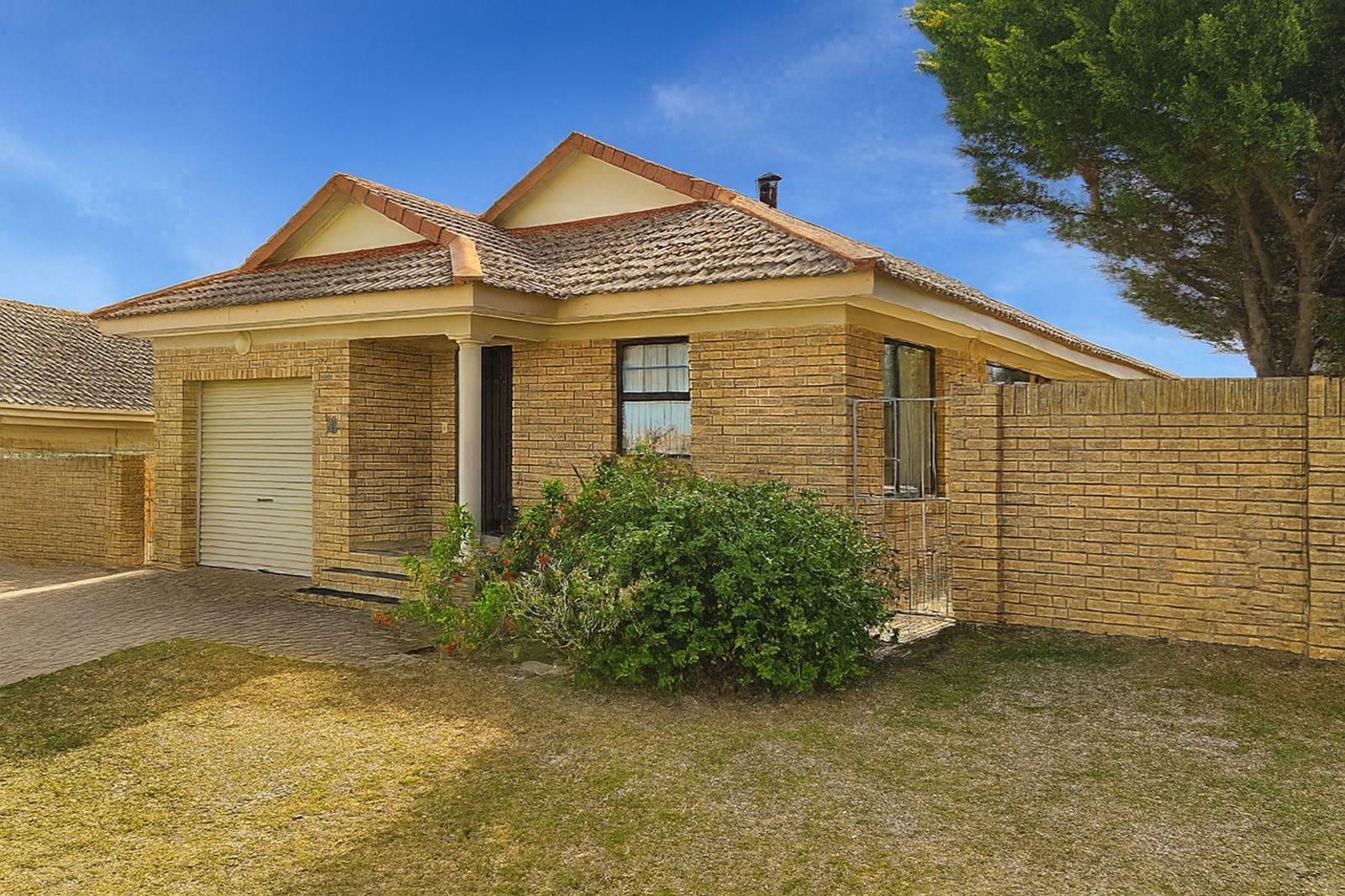 2 Bedroom House in Blombosch