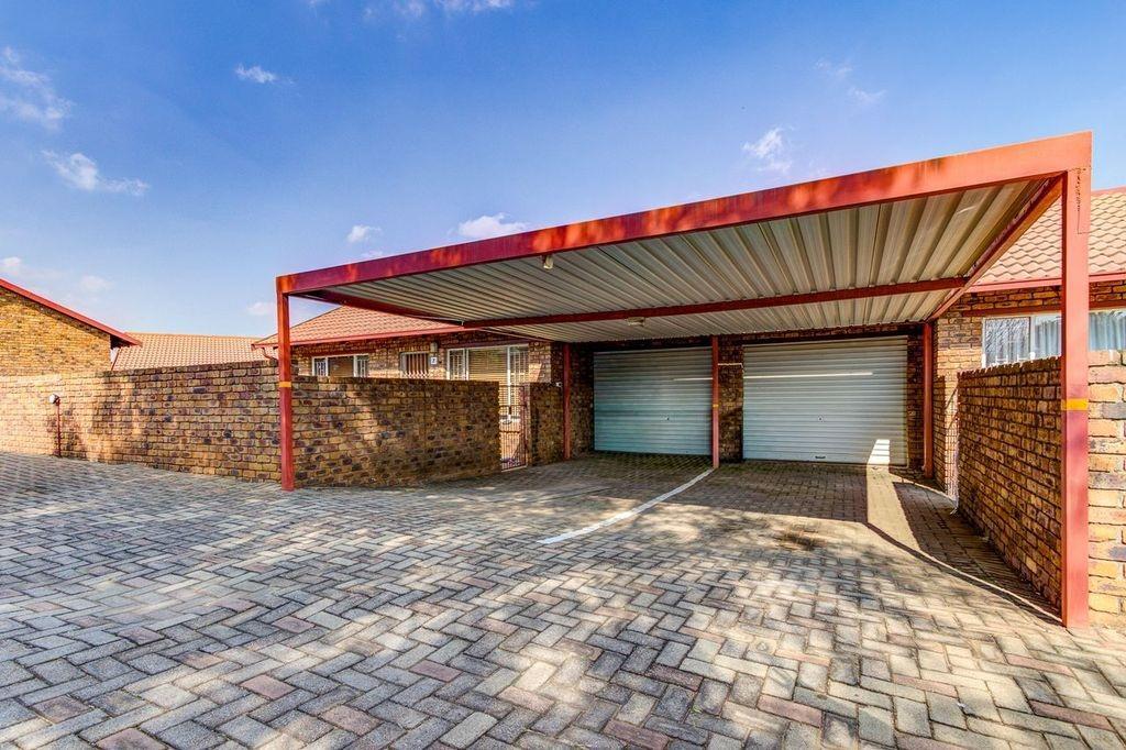 2 Bedroom Townhouse in Norkem Park