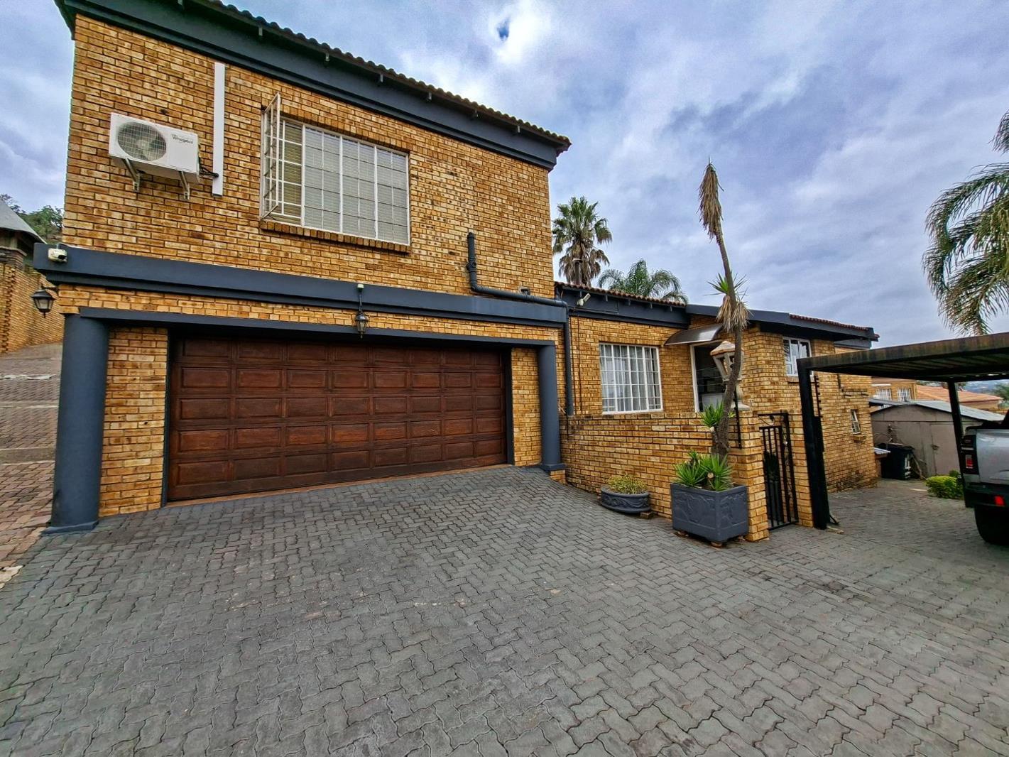 4 Bedroom Duplex in Rangeview
