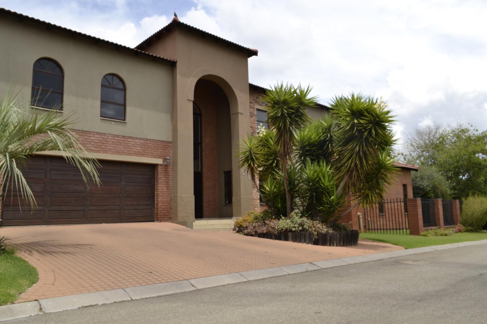 5 Bedroom House in Greenstone Hill