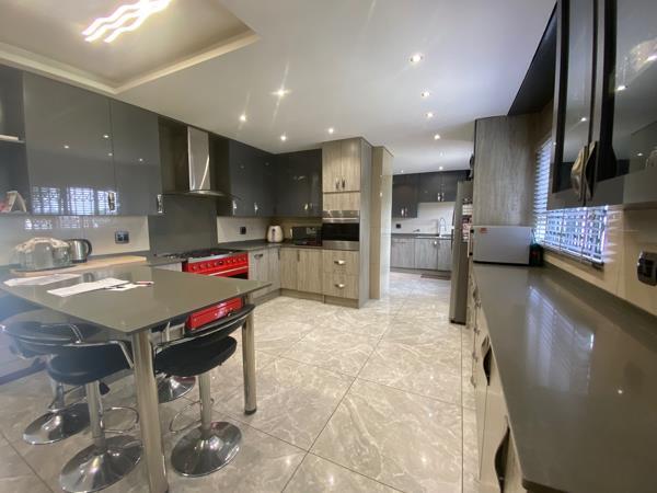 7 Bedroom House in Horison