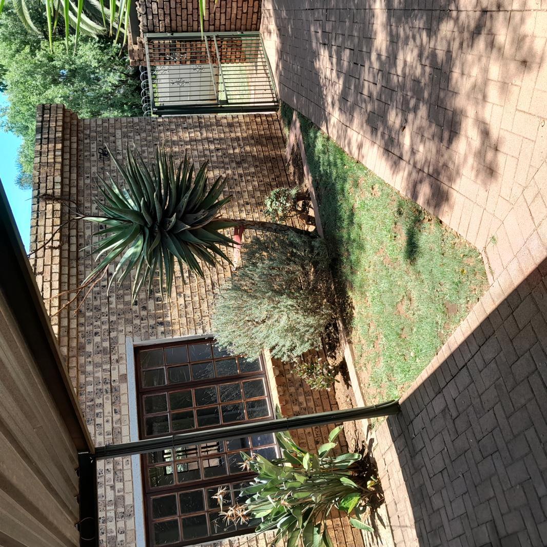 2 Bedroom Garden Cottage in Glen Marais