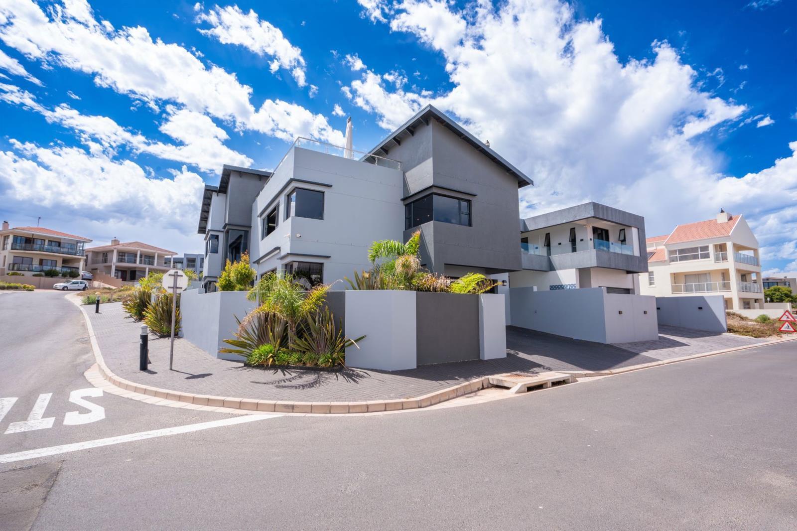 3 Bedroom House in Calypso Beach