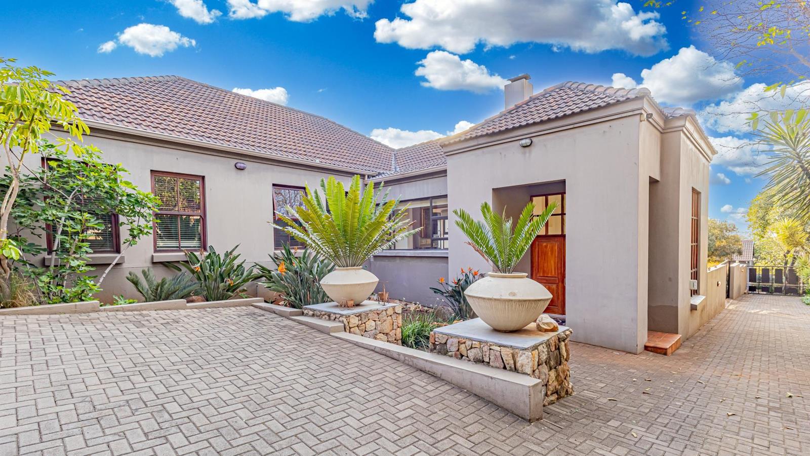 5 Bedroom House in Linden
