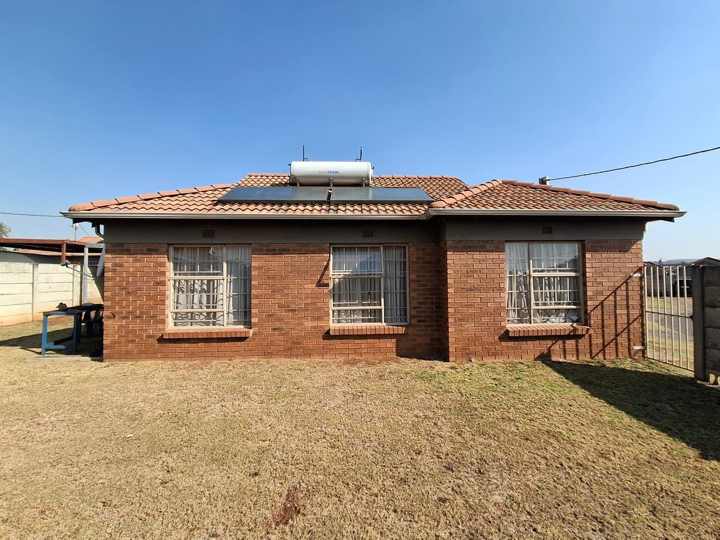 3 Bedroom House in Clayville