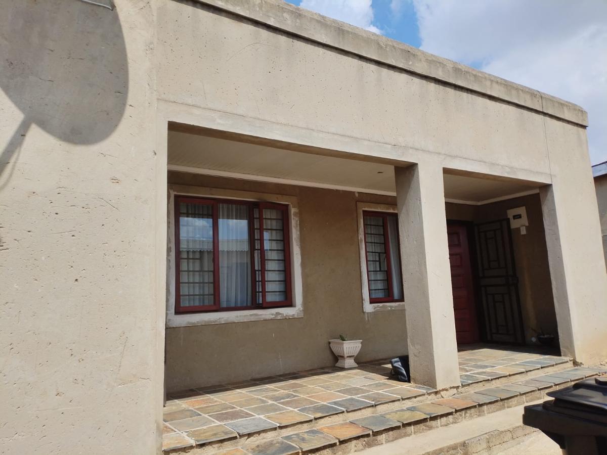 Garden Cottage in Soweto Central