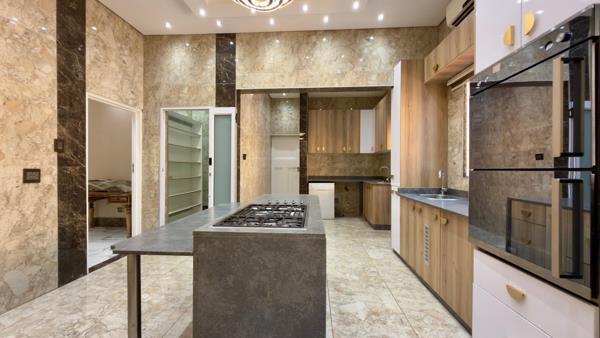 6 Bedroom House in Essenwood