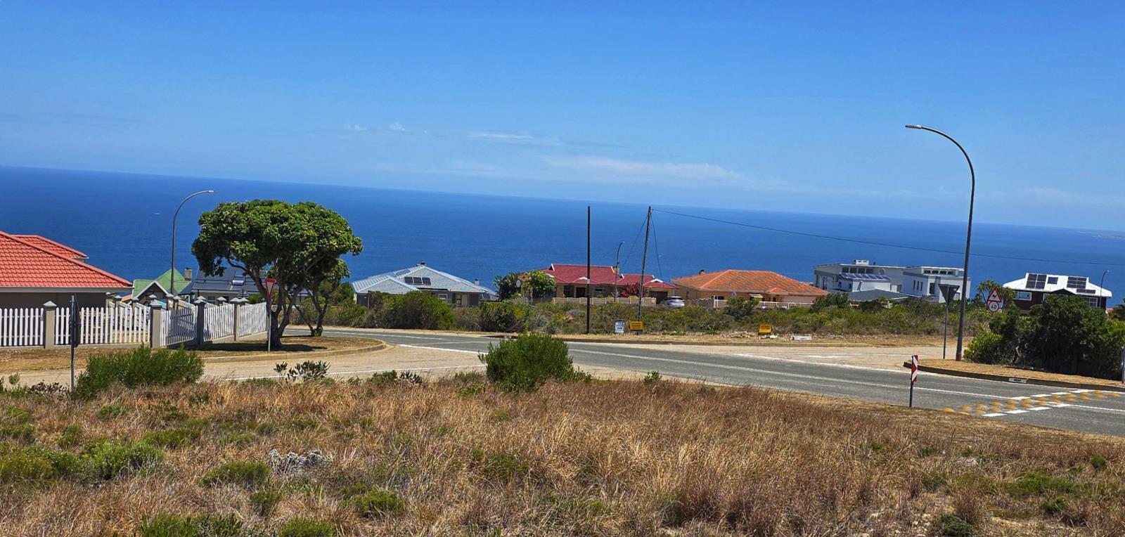 886 m² Land available in Dana Bay