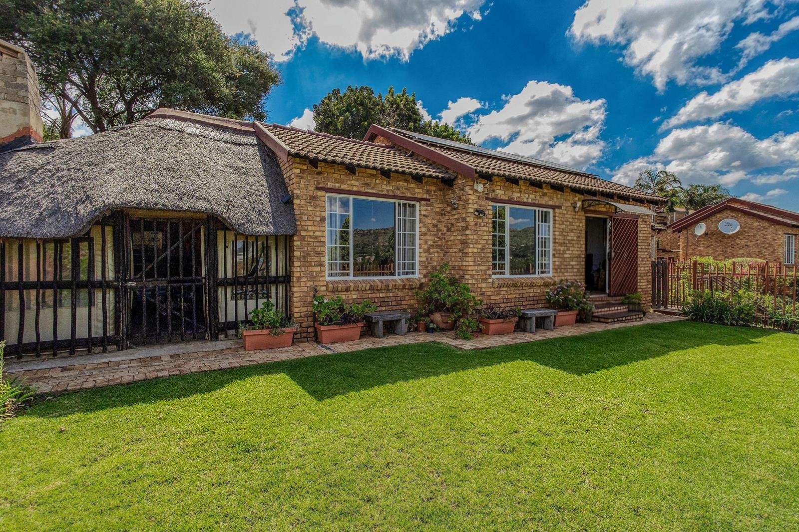 2 Bedroom Townhouse in Wilgeheuwel