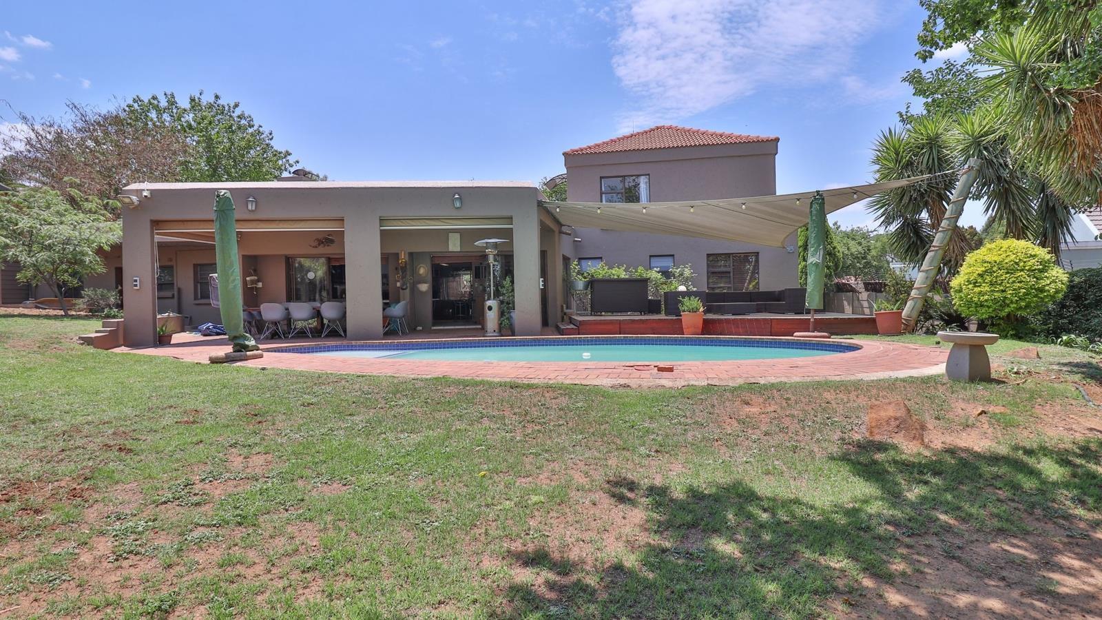 6 Bedroom House in Paulshof