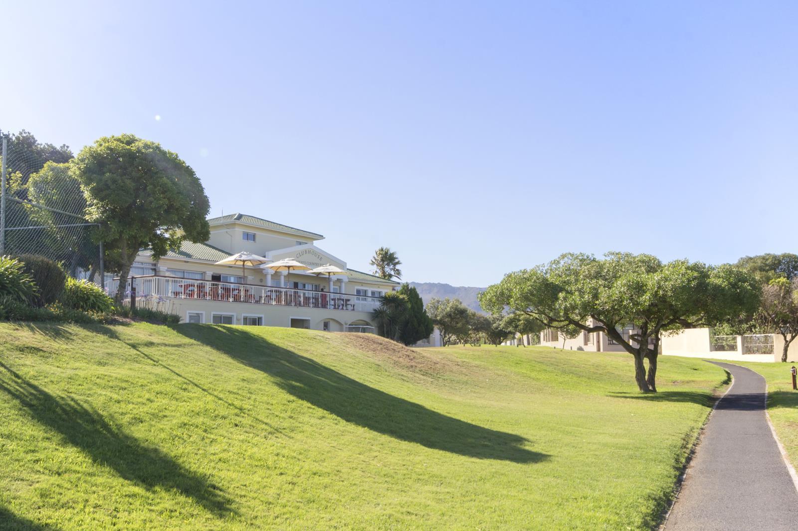 4 Bedroom House in Greenways Golf Estate