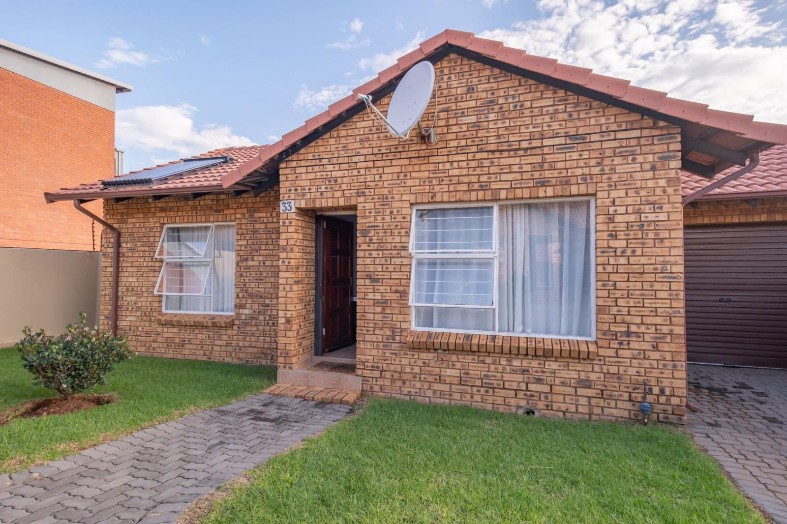 2 Bedroom Townhouse in Witpoortjie