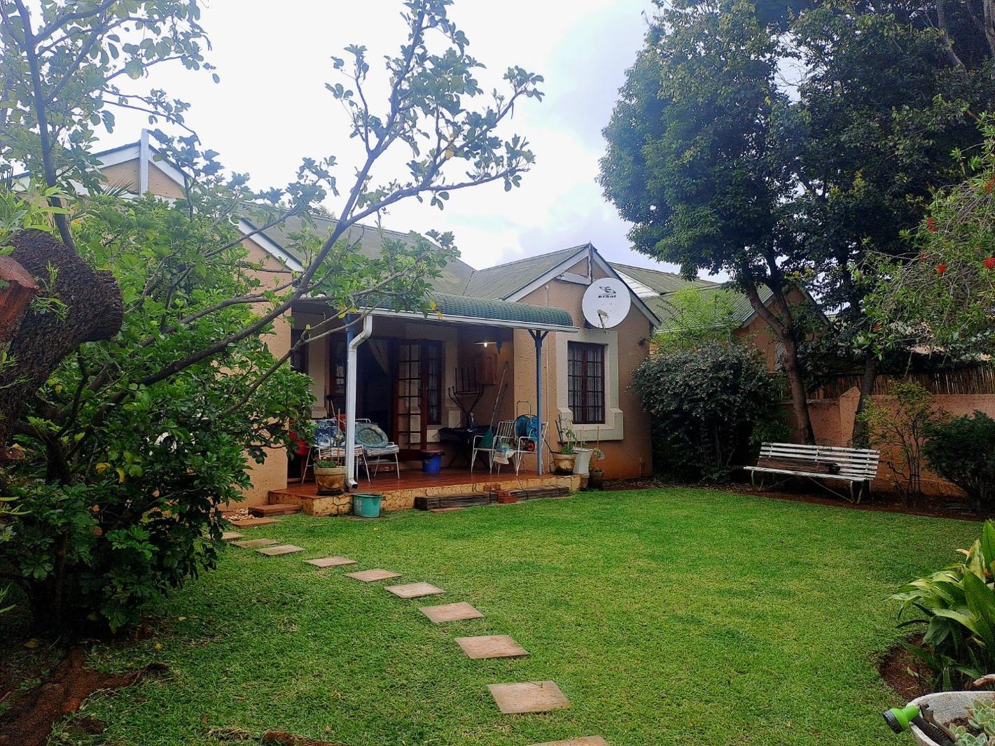 3 Bedroom Townhouse in Die Hoewes