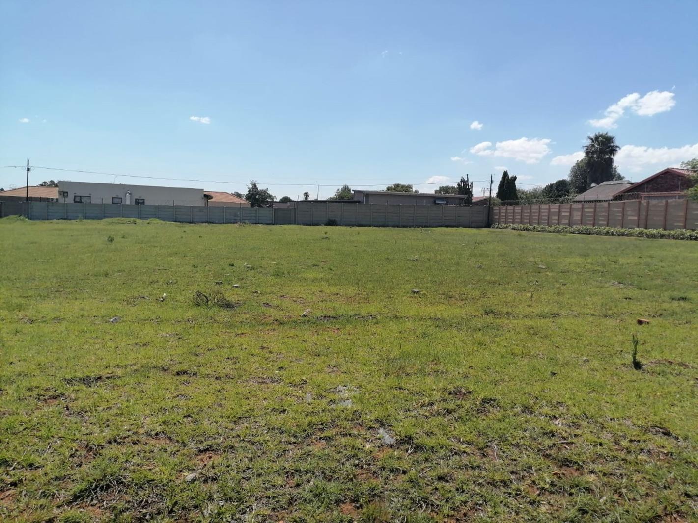 1 000 m² Land available in Struisbult