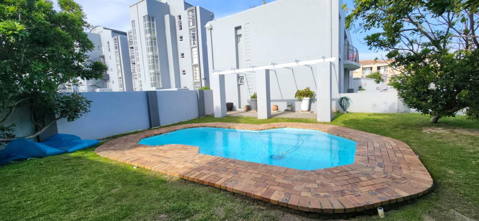 2 Bedroom Apartment in Table View