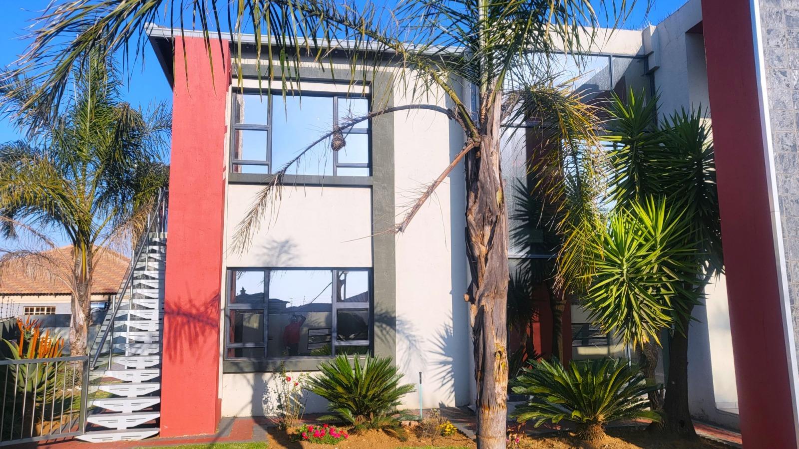 4 Bedroom House in Aerorand