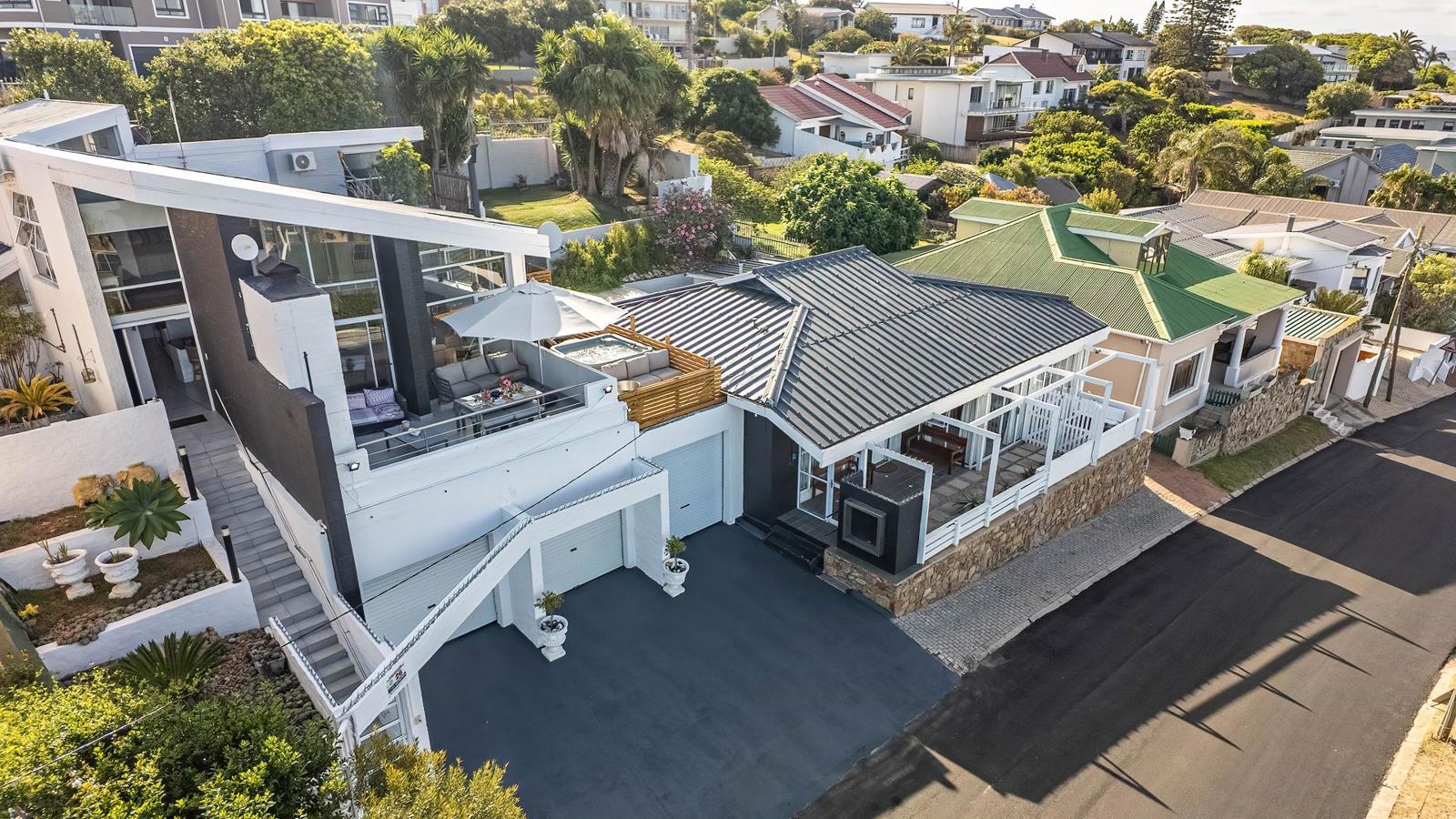 4 Bedroom House in Mossel Bay Central