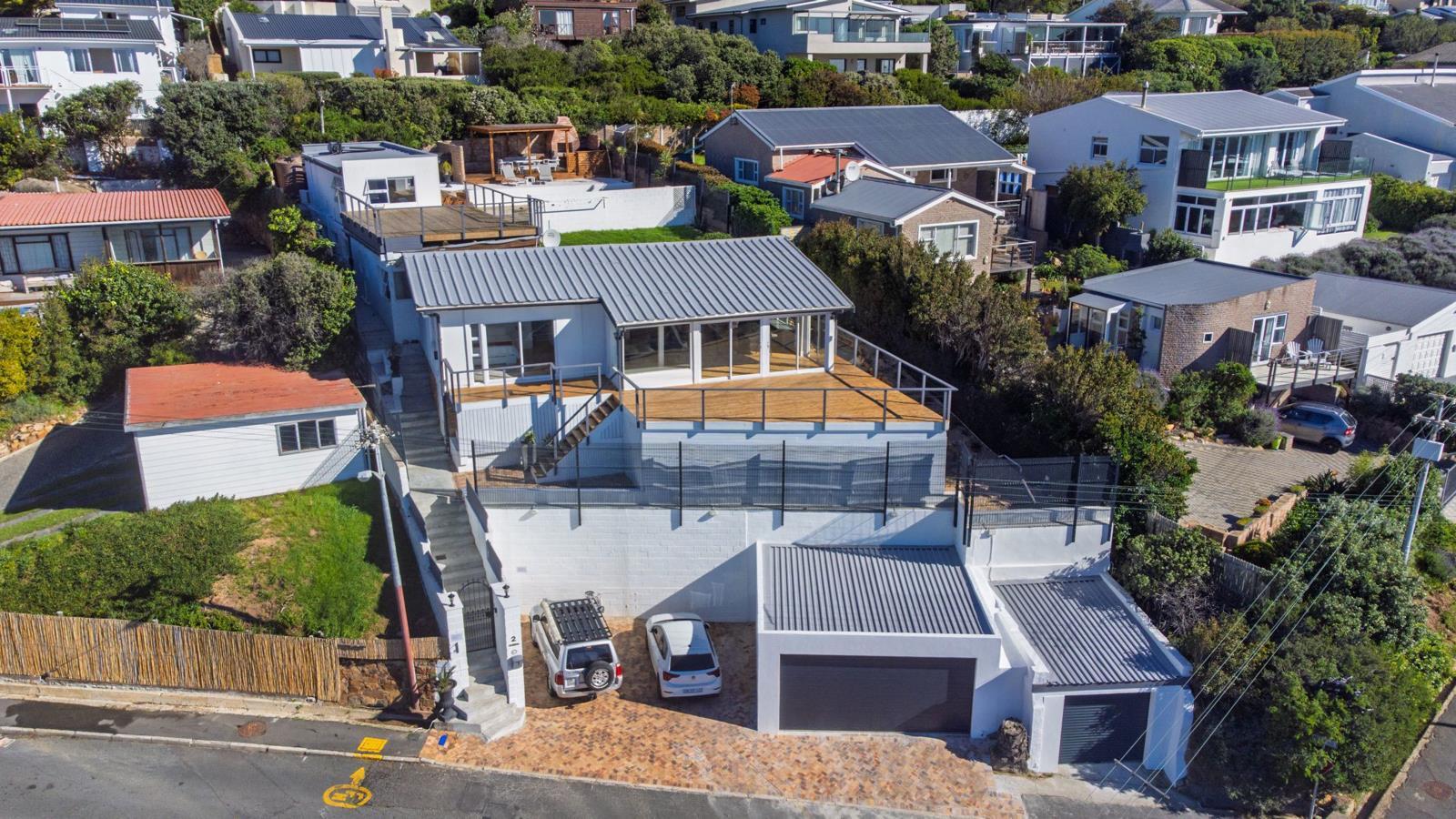 6 Bedroom House in Murdock Valley