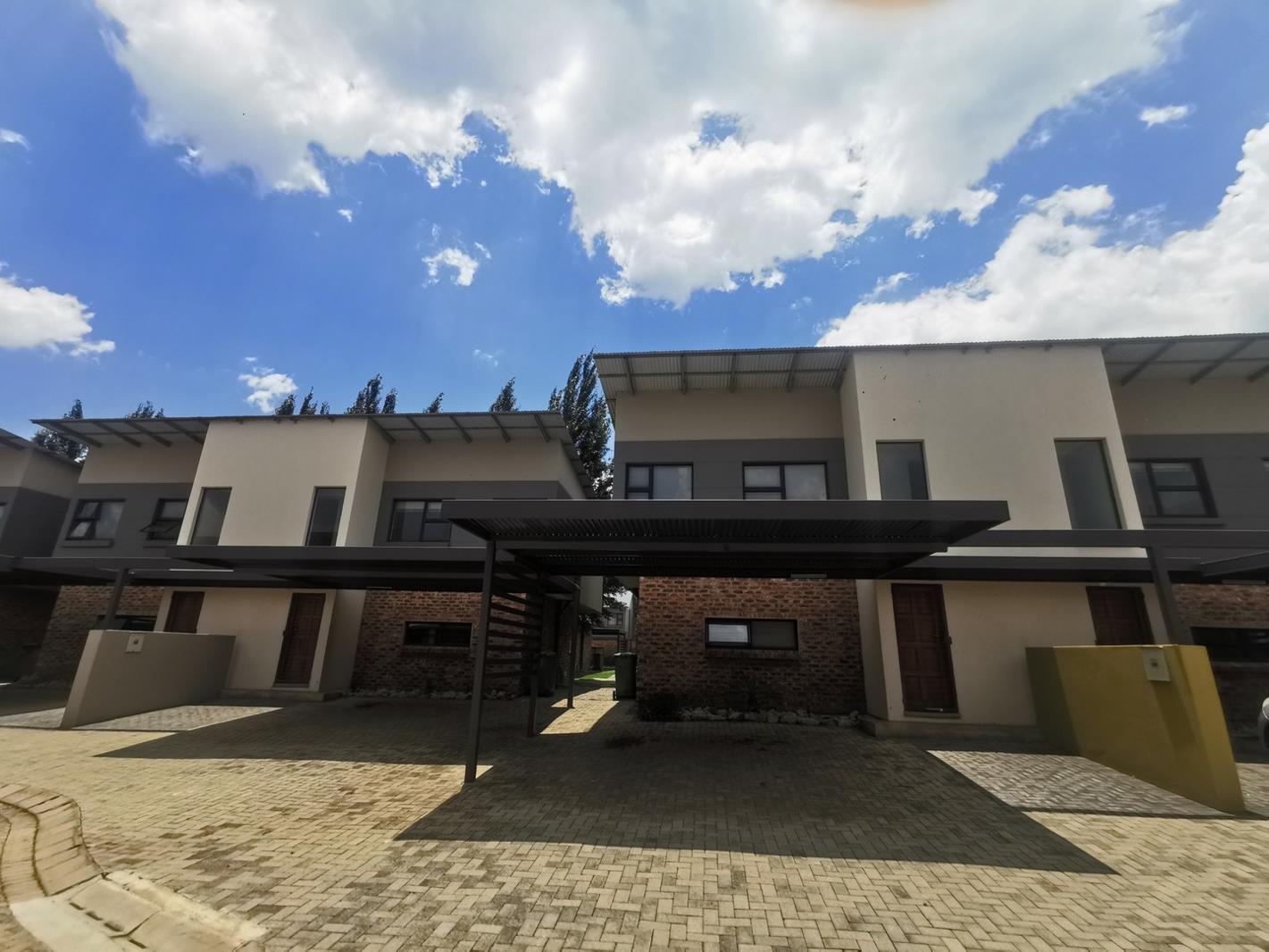 3 Bedroom Townhouse in Mooivallei Park