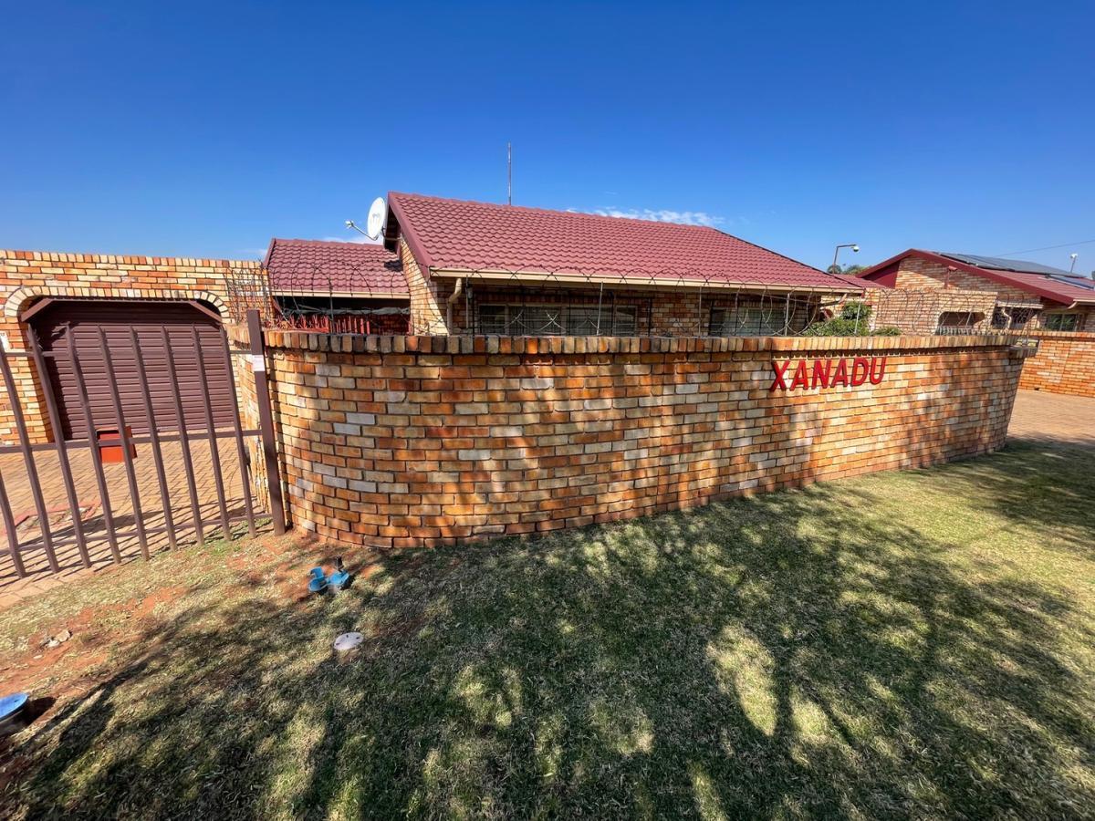 2 Bedroom Townhouse in Krugersdorp North