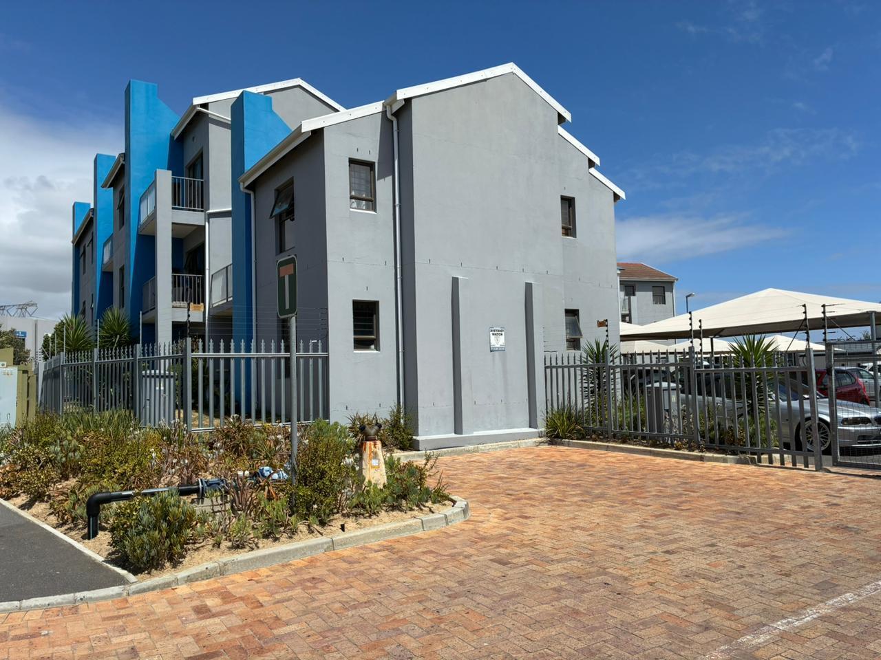 2 Bedroom Apartment in Burgundy Estate