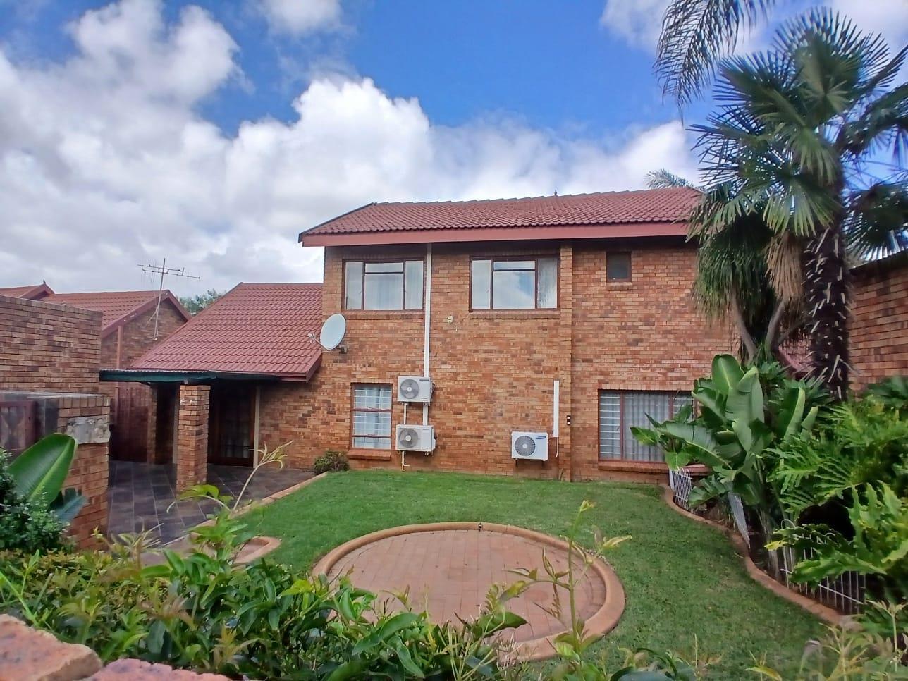 3 Bedroom Townhouse in Die Hoewes