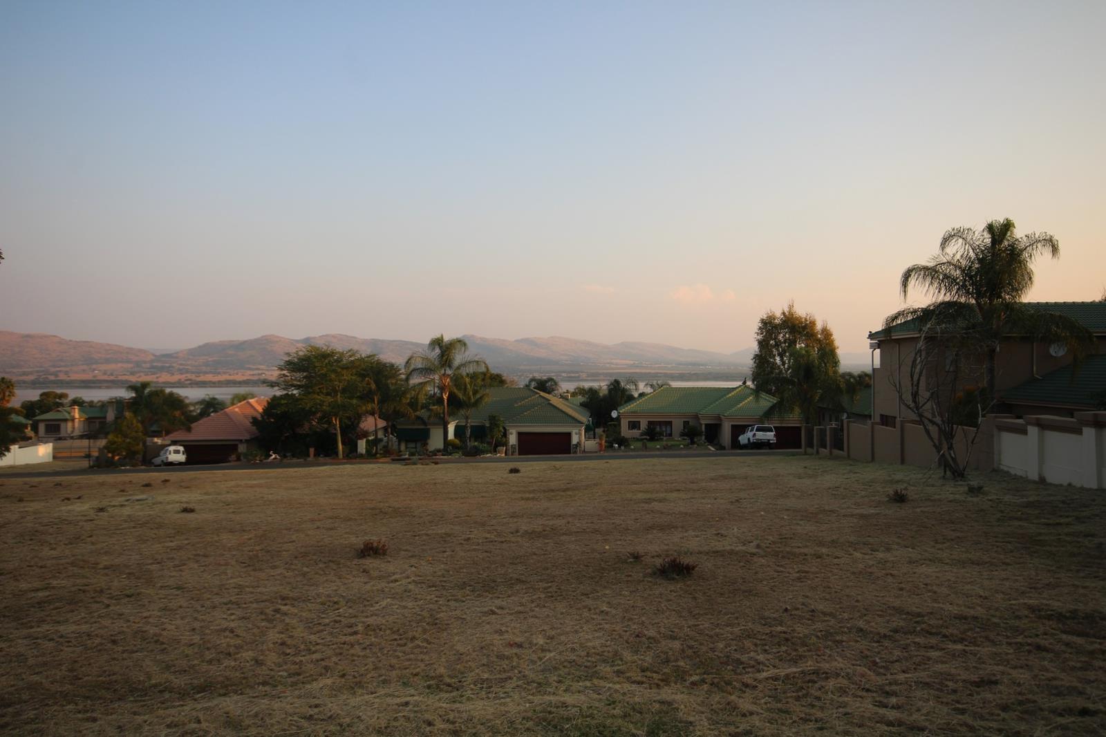 550 m² Land available in Kosmos Ridge