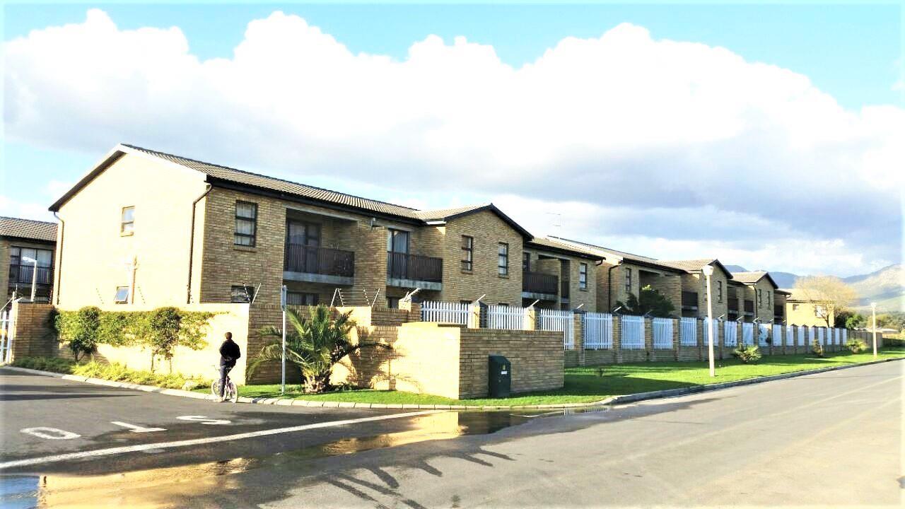 2 Bedroom Apartment in Fairview Golf Estate