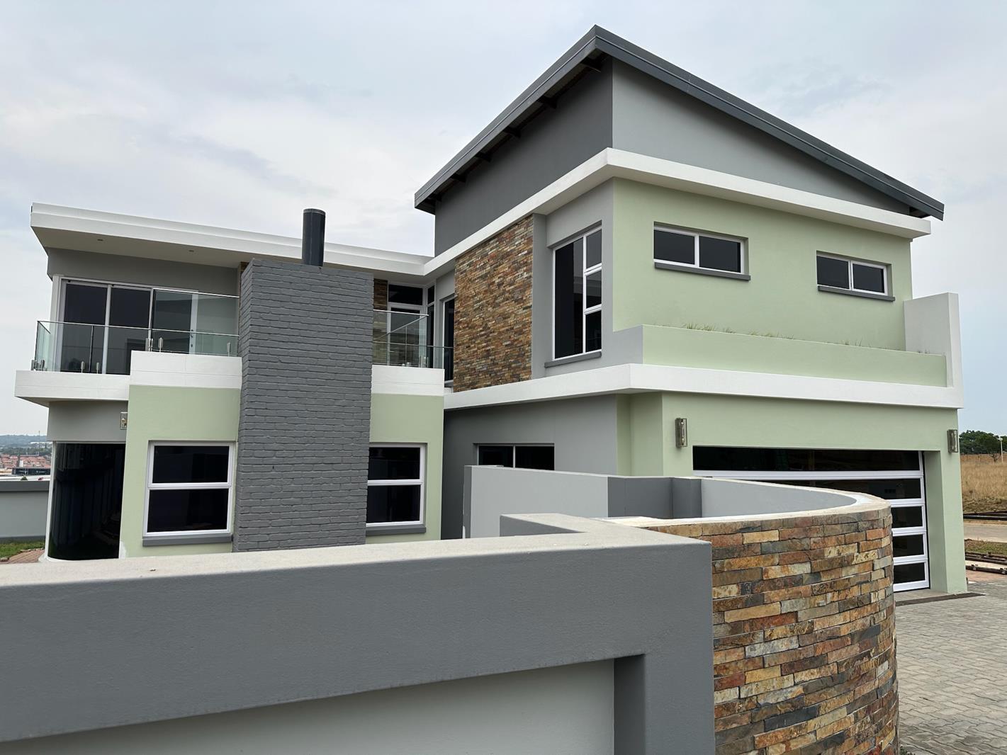 5 Bedroom House in Blue Hills