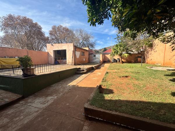 3 Bedroom House in Bezuidenhout Valley