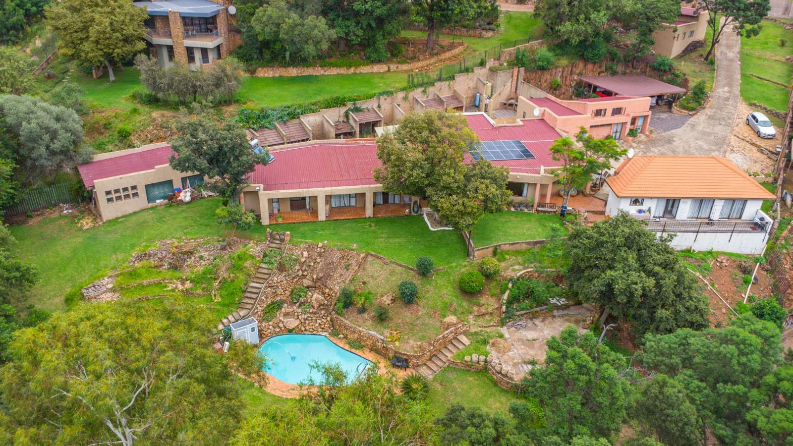 5 Bedroom House in Helderkruin