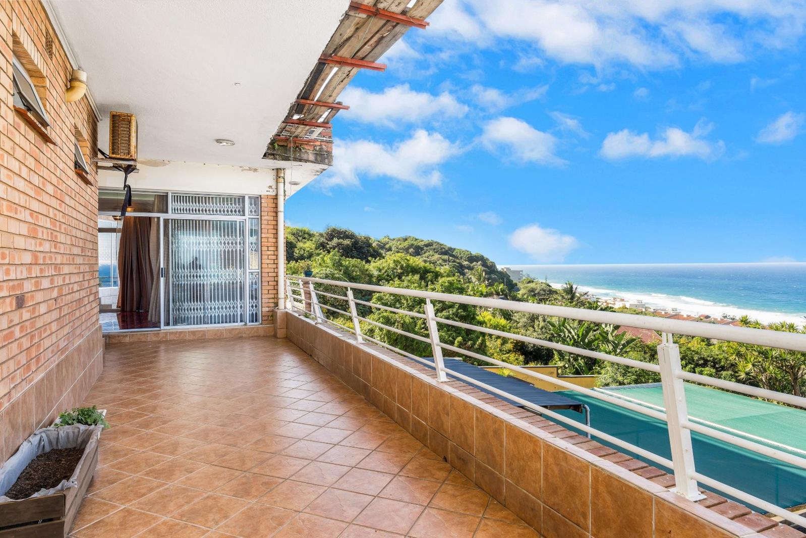 11 Bedroom House in La Mercy