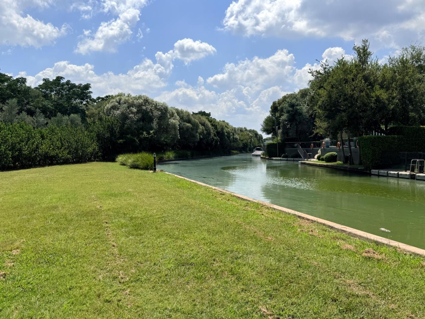 971 m² Land available in The Islands Estate