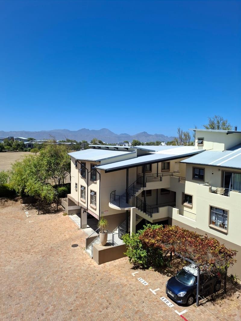 2 Bedroom Apartment in Somerset West Central