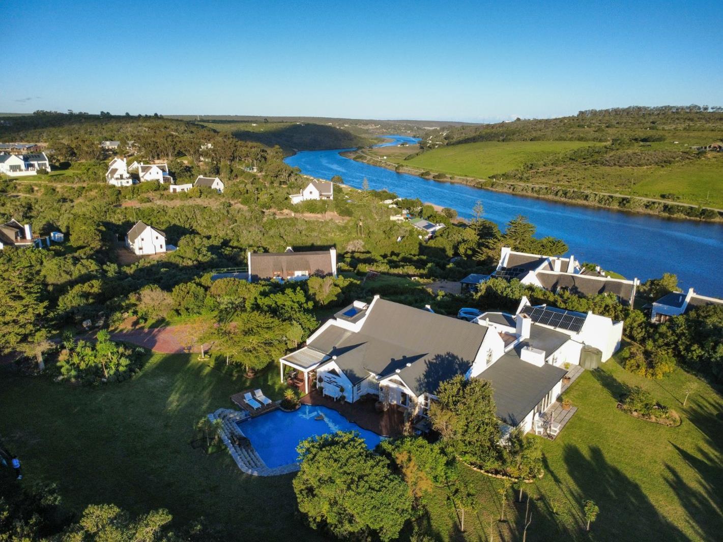 4 Bedroom House in Stilbaai Oos