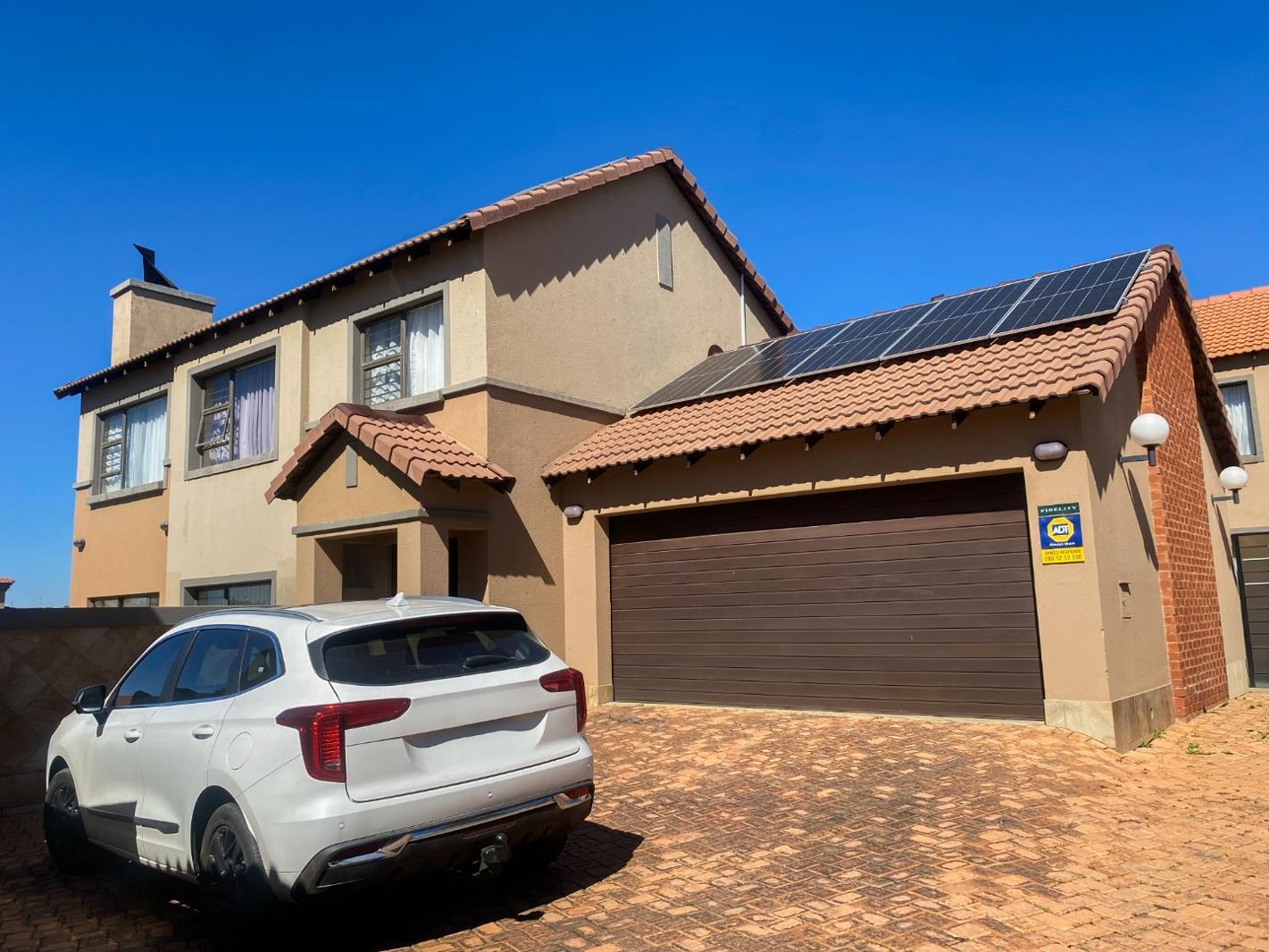 3 Bedroom Apartment in Thatchfield