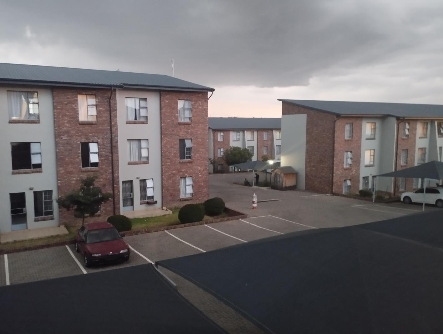 2 Bedroom Apartment in Rooihuiskraal North