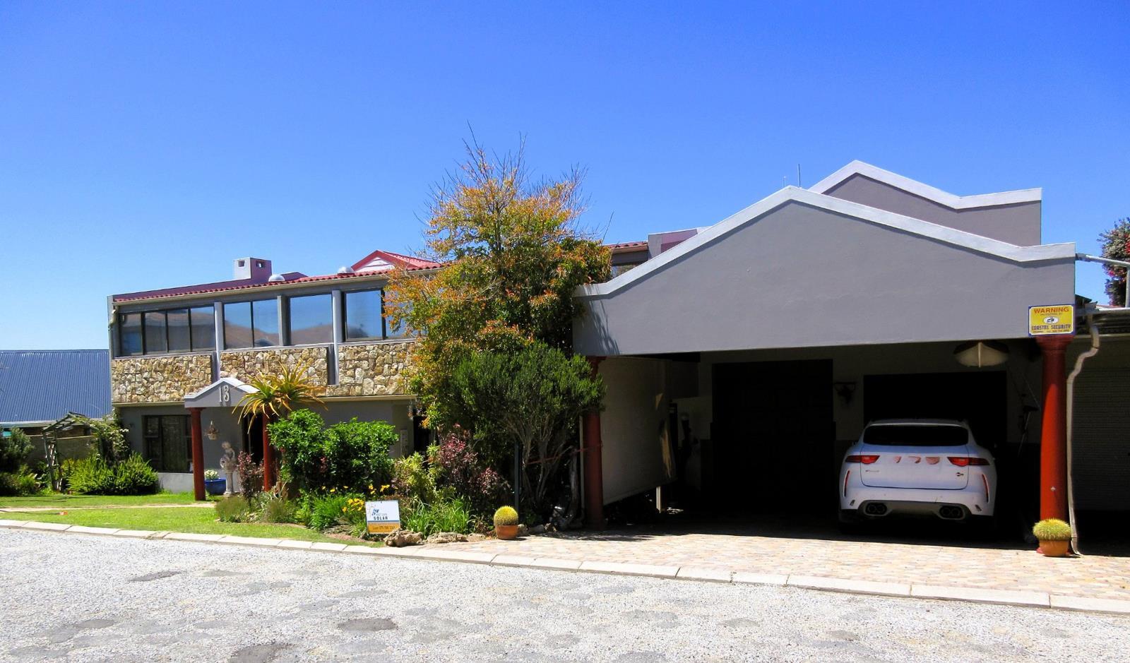 4 Bedroom House in Stilbaai Wes