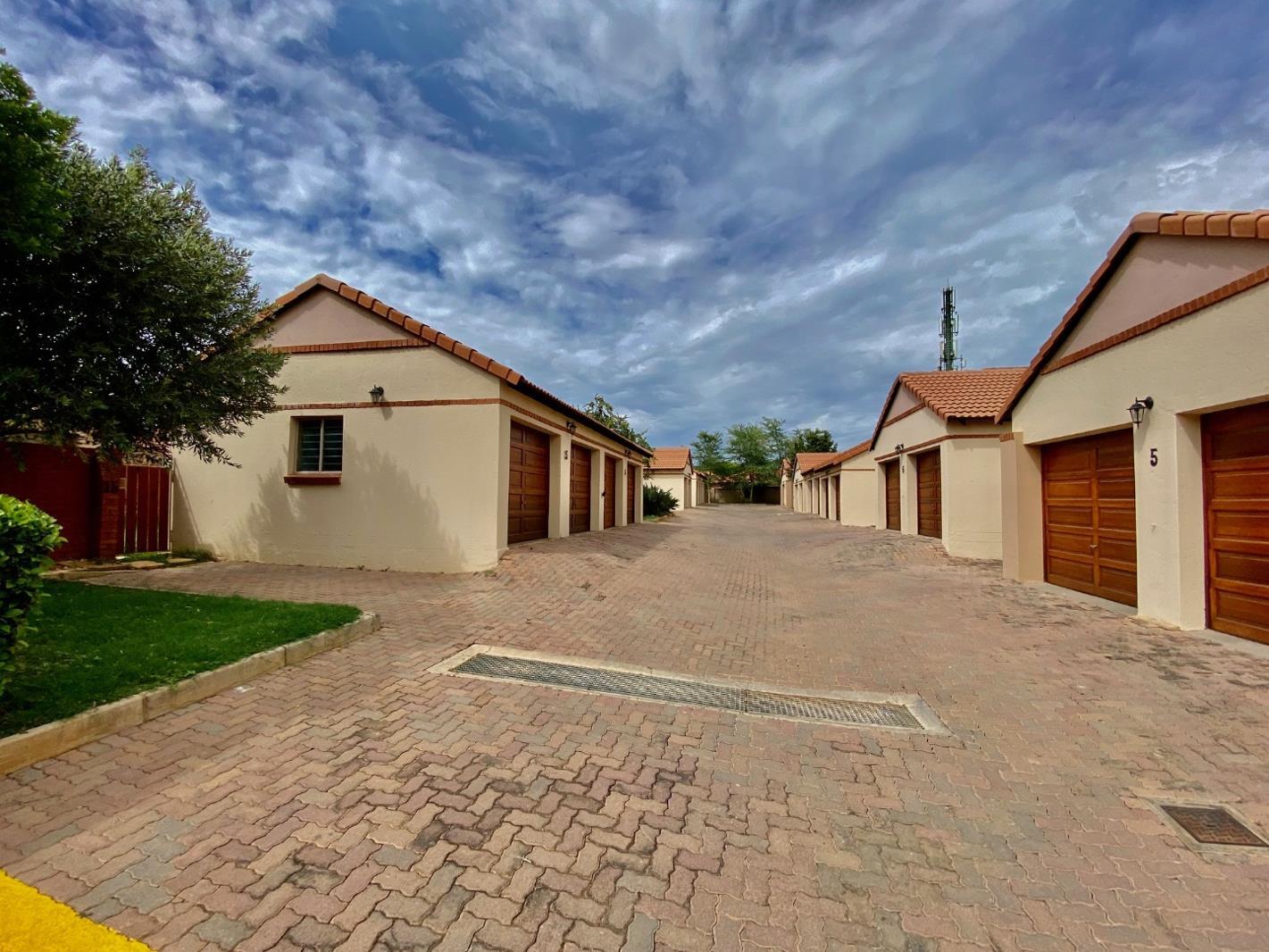 2 Bedroom Townhouse in Equestria