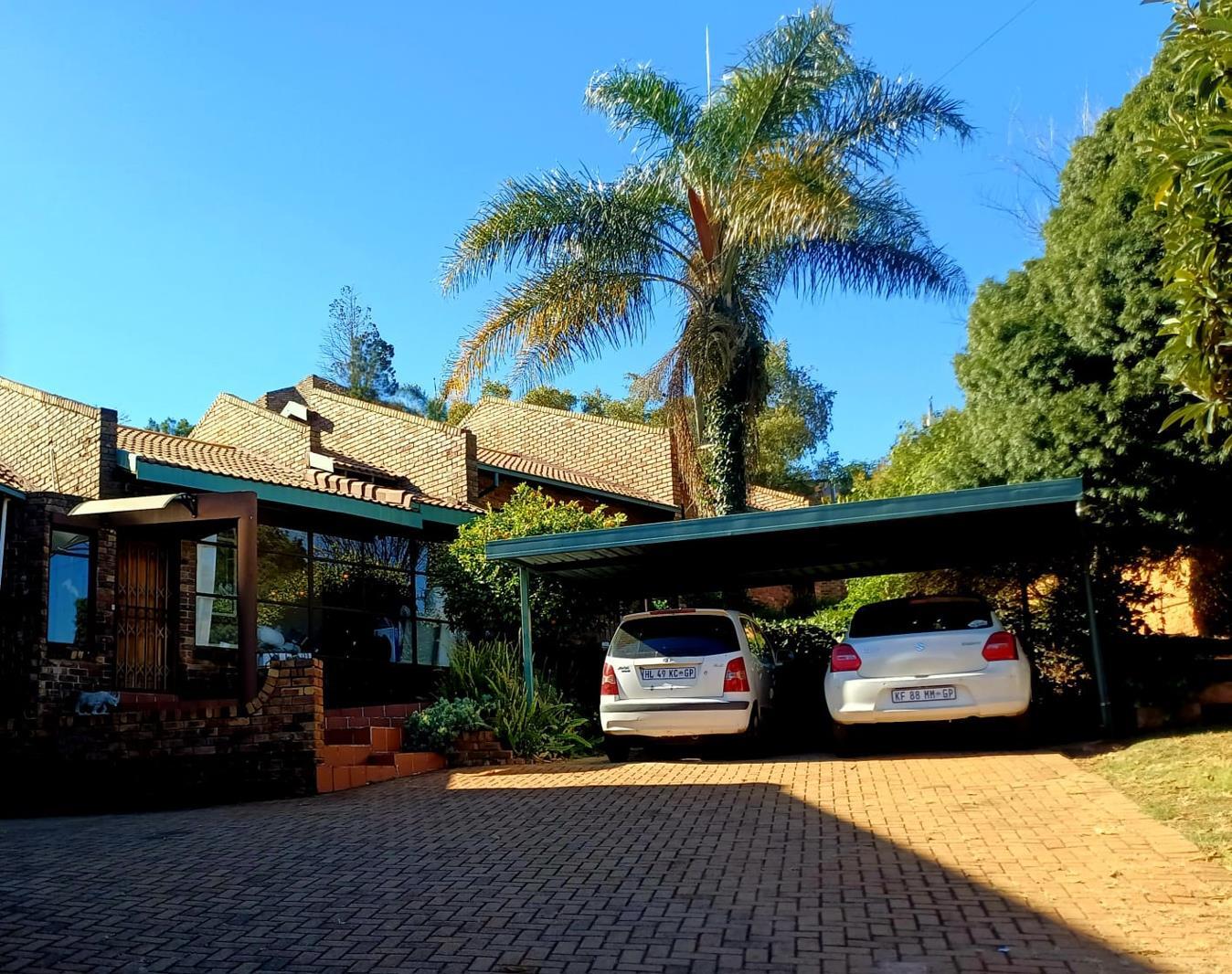5 Bedroom House in Roodekrans