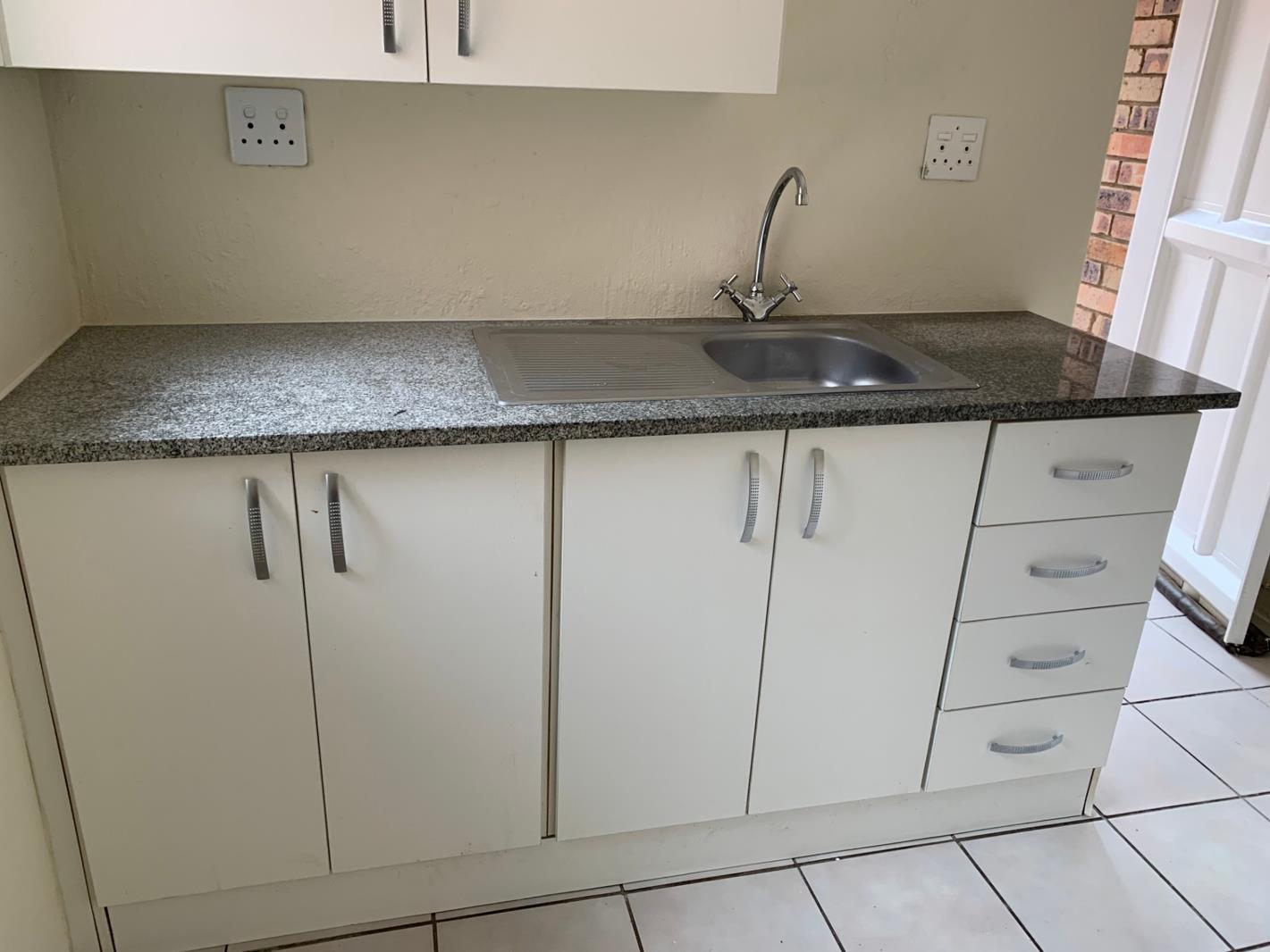 1 Bedroom Garden Cottage in Northcliff
