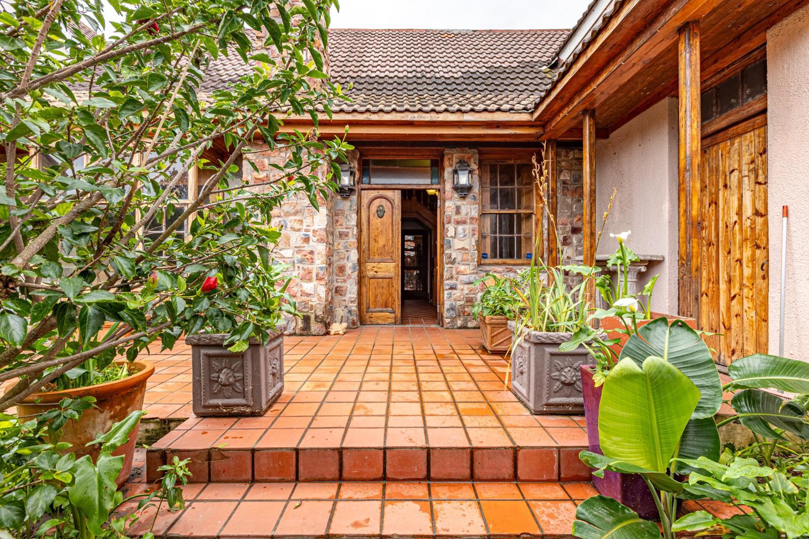 5 Bedroom House in Kwaaiwater