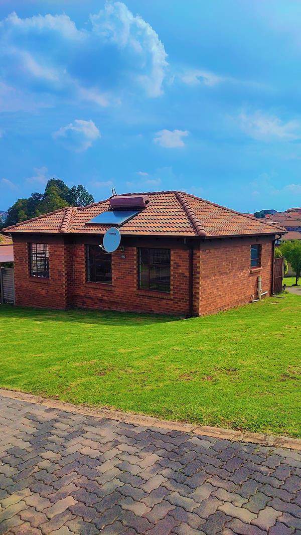 3 Bedroom House in Olievenhoutbosch