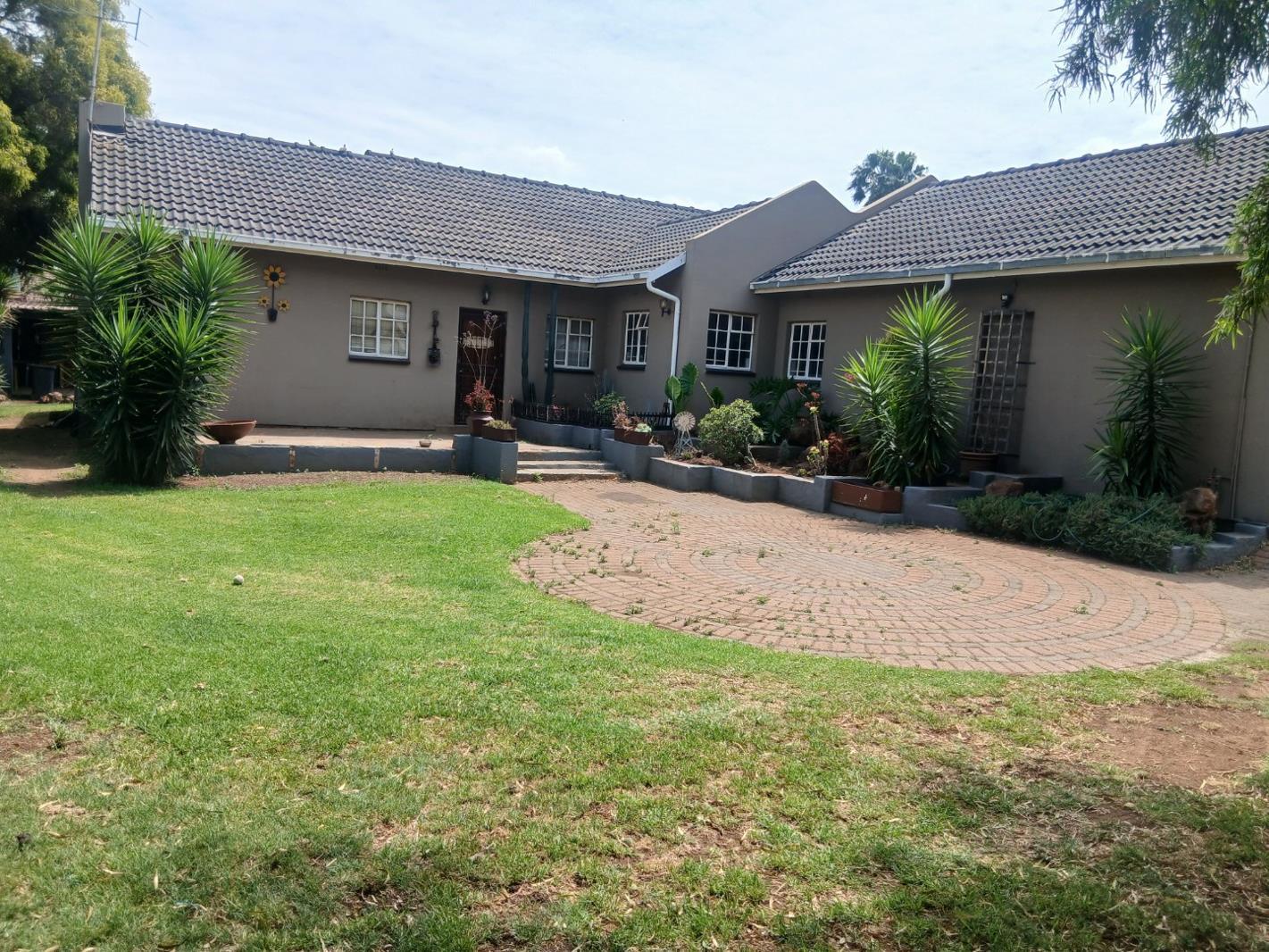 3 Bedroom House in Brackendowns