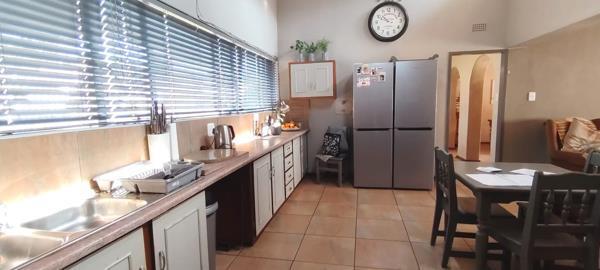 3 Bedroom House in Helderkruin