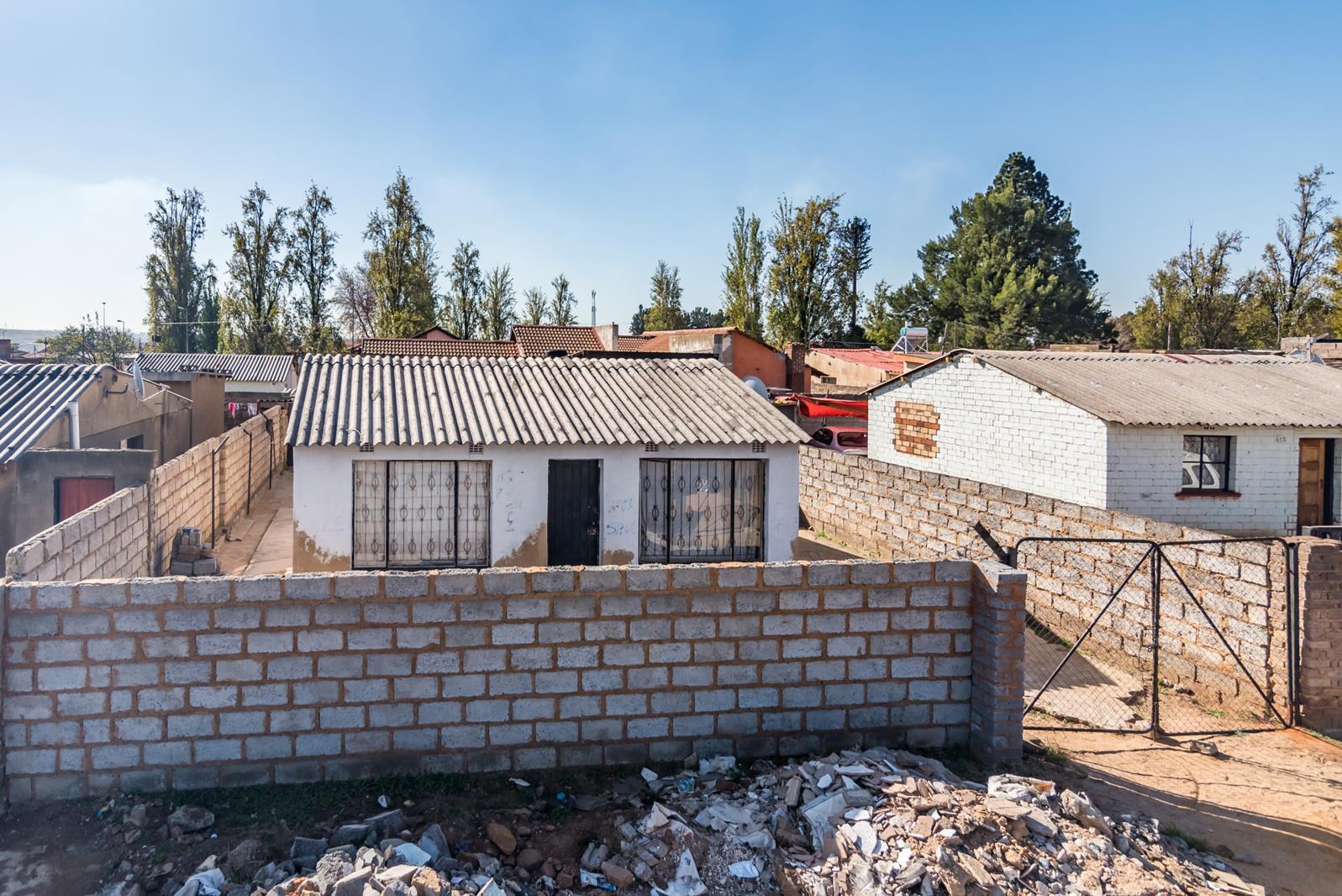 2 Bedroom House in Emdeni